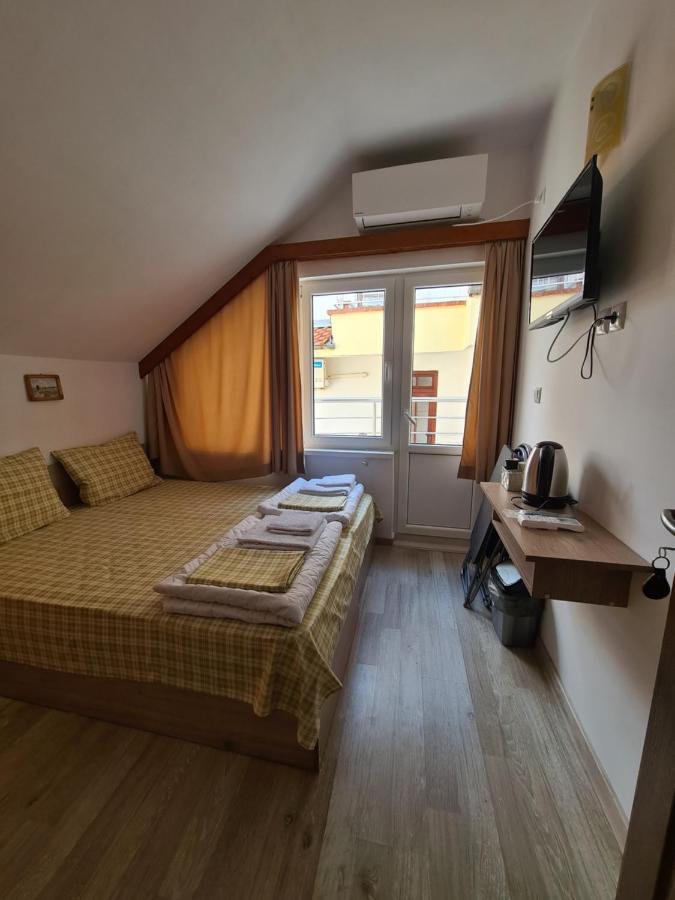 Guest Rooms Kostovi 네세부르 외부 사진